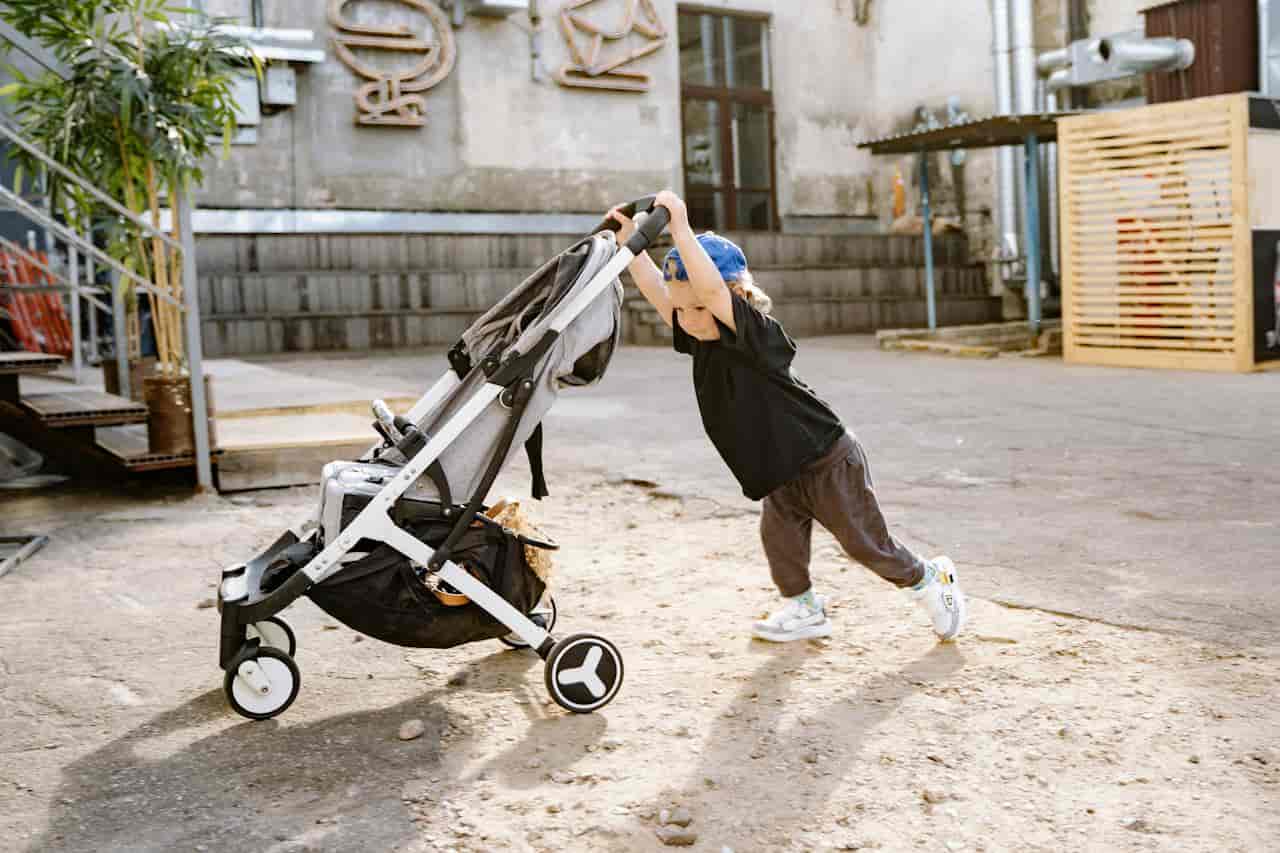 Barn med barnvagn - barnvagn bäst i test