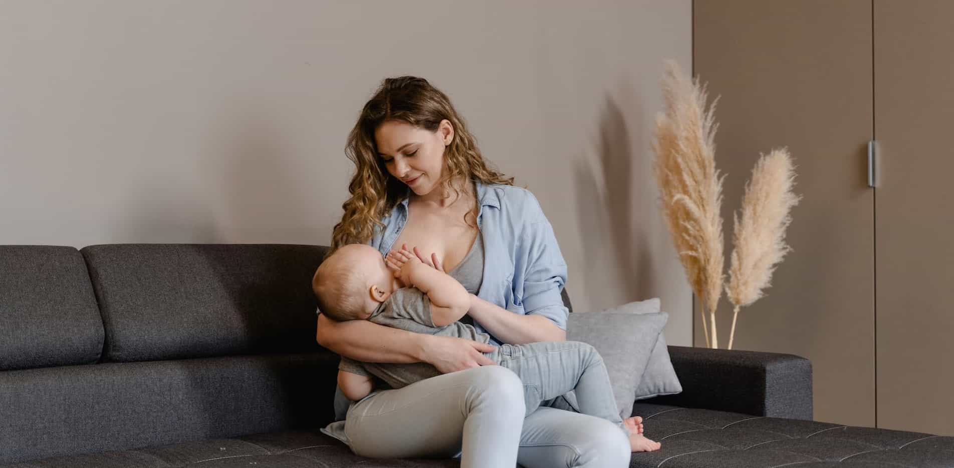 Mamma ammar sin bebis.